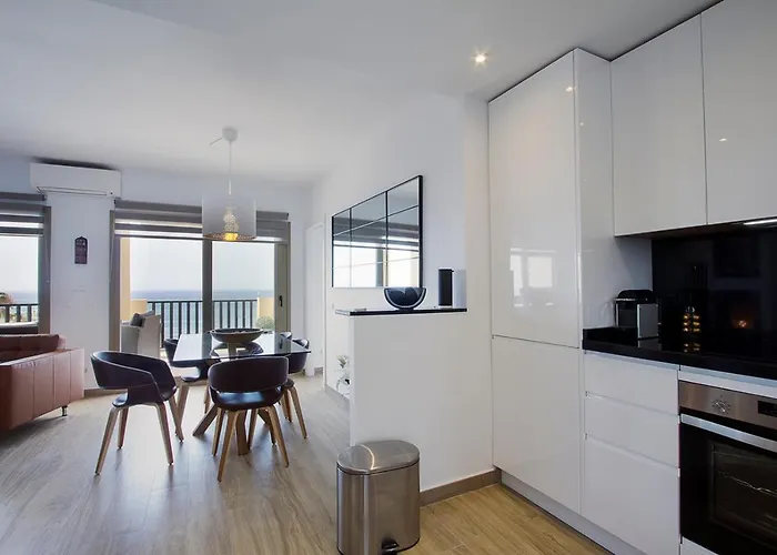 Stunning Penthouse On The 马尔韦利亚