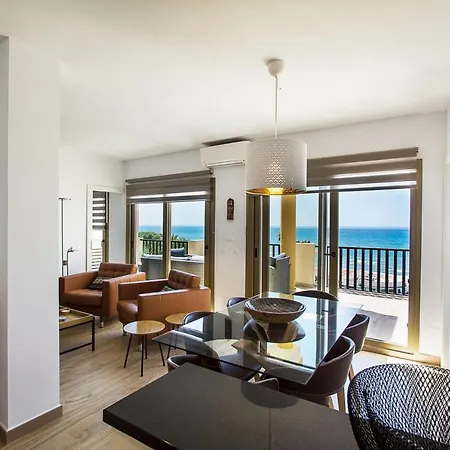 Stunning Penthouse On The דירה